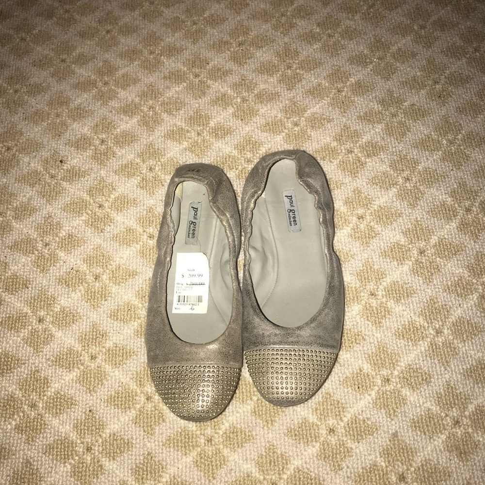 New Paul Green metallic Silver Rounded Toe Ballet Flats